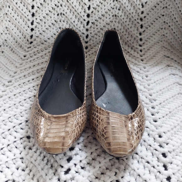 Ann Taylor Snakeskin ballet flats 8 - Picture 1 of 7